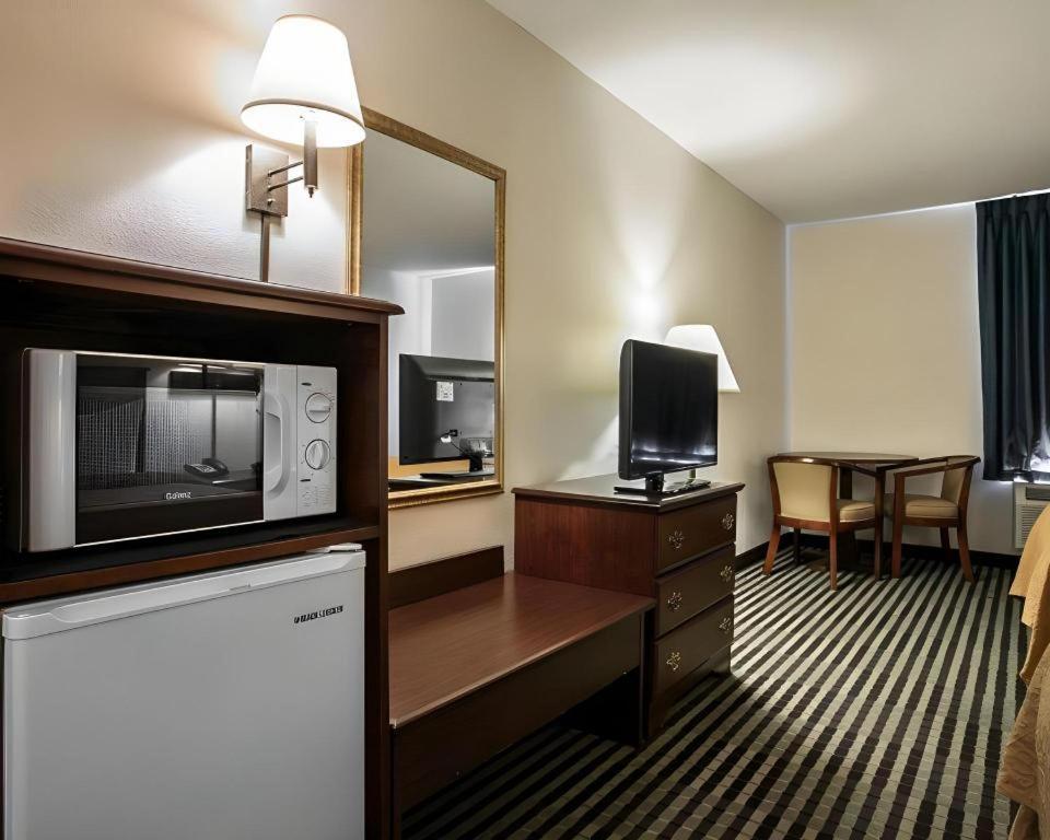 Quality Inn Columbia Airport West Columbia Bagian luar foto