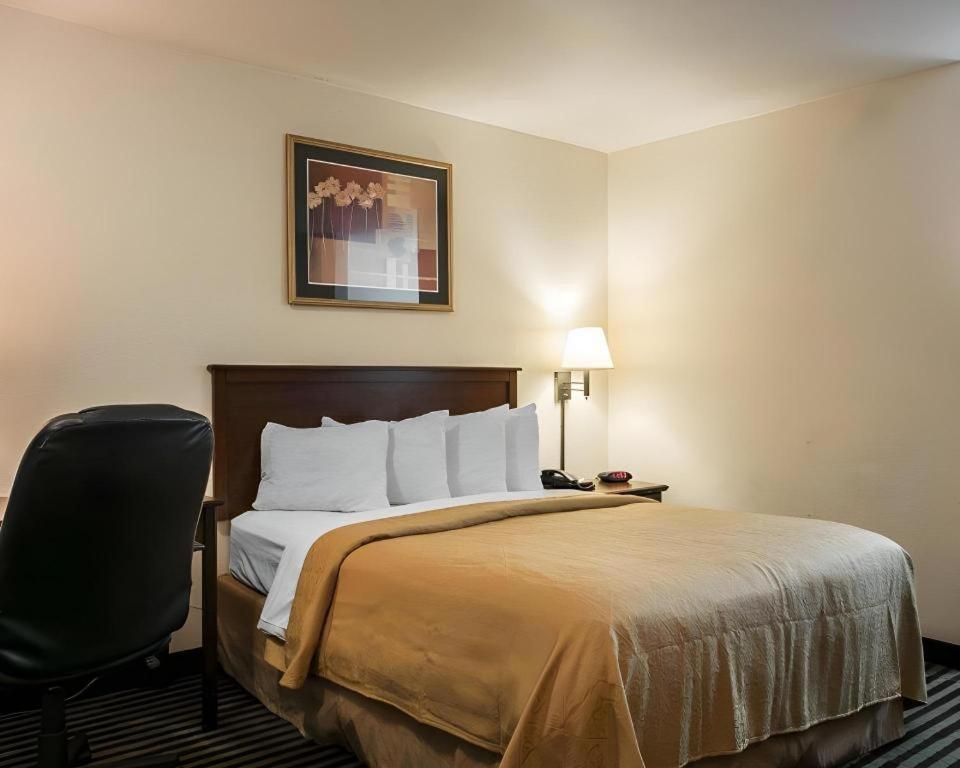 Quality Inn Columbia Airport West Columbia Bagian luar foto