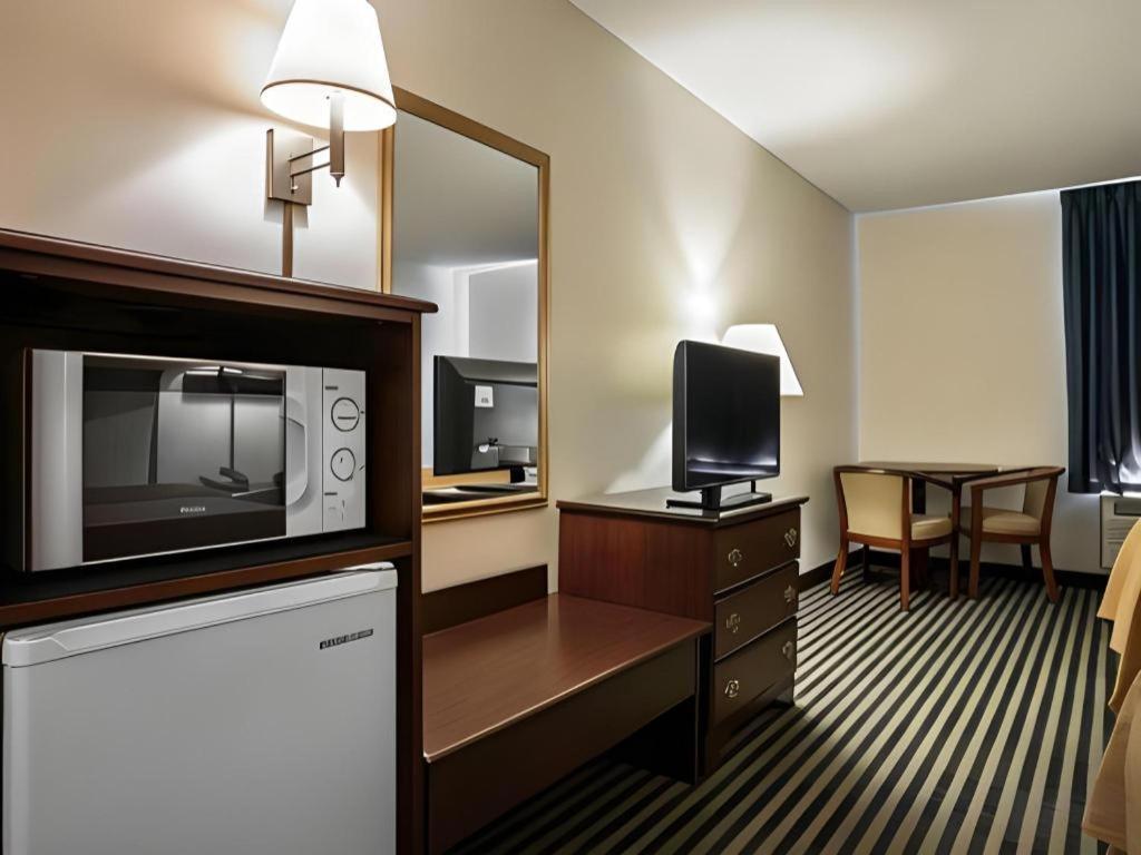 Quality Inn Columbia Airport West Columbia Bagian luar foto