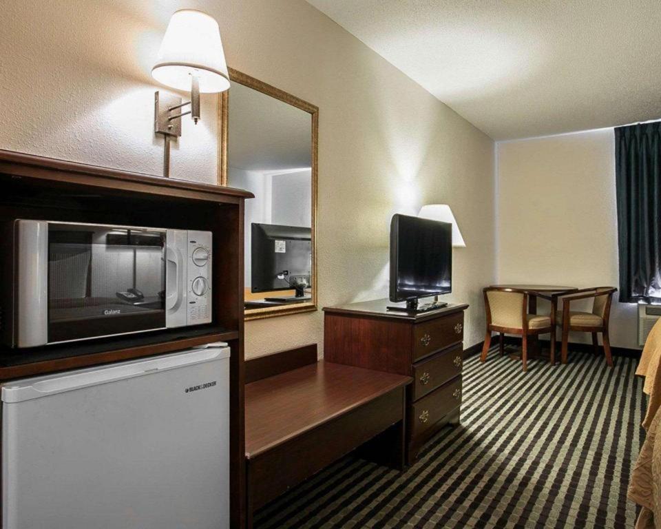 Quality Inn Columbia Airport West Columbia Bagian luar foto